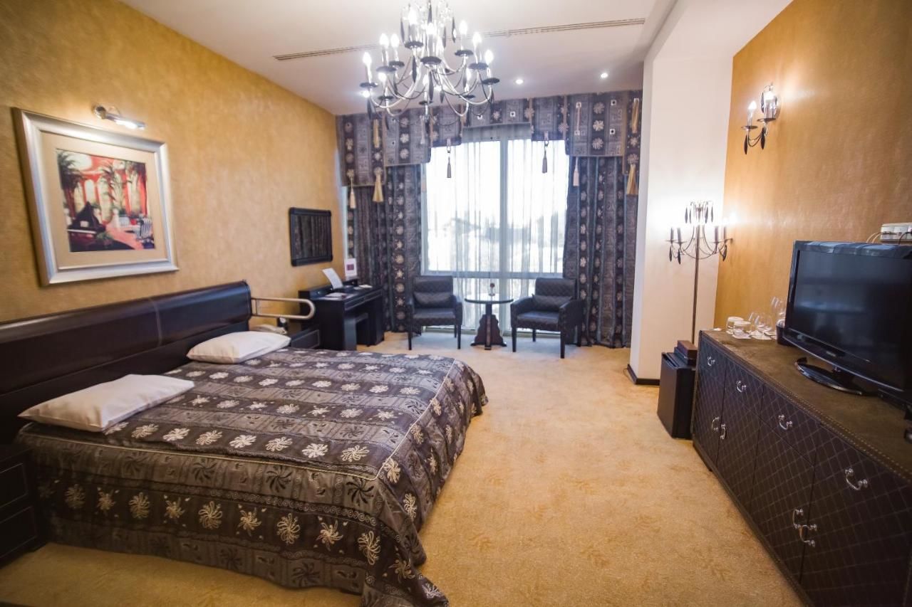 Отель Hotel Feride Винница