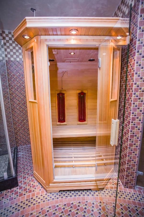 Отель Hotel Feride Винница