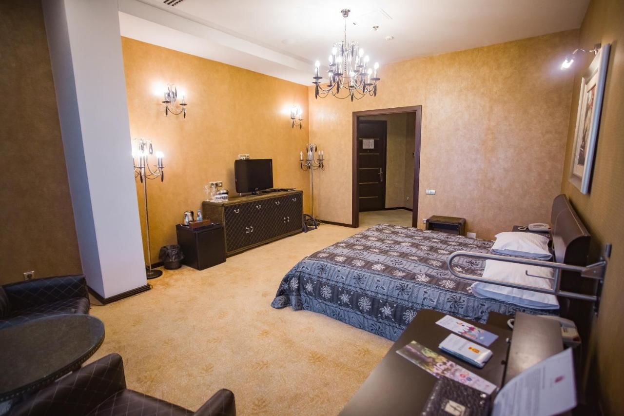 Отель Hotel Feride Винница